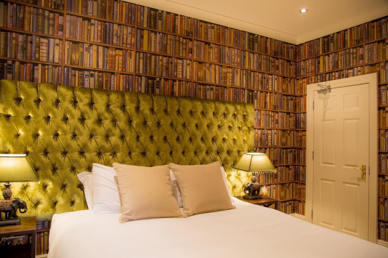 Winckley Stays Preston Kültér fotó A bedroom at The Mitre