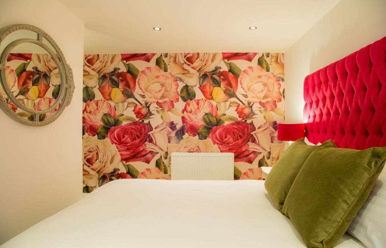 Winckley Stays Preston Kültér fotó A bedroom at The Ivy Hotel