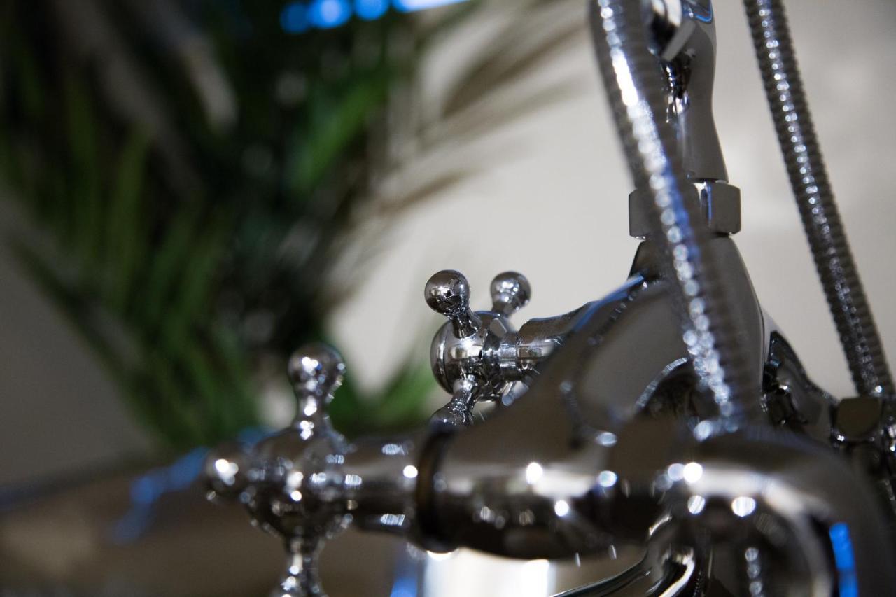 Winckley Stays Preston Kültér fotó A shower mixer