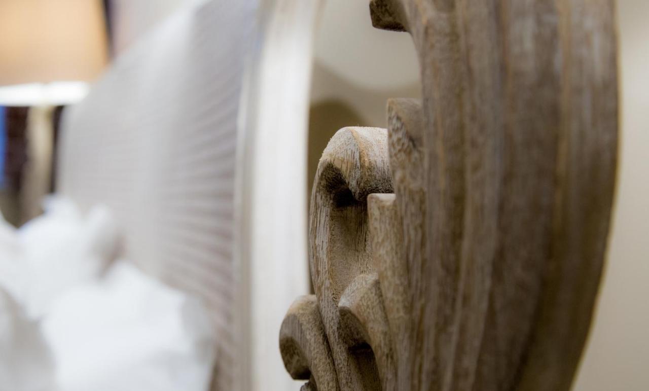 Winckley Stays Preston Kültér fotó Detail of the head of the statue